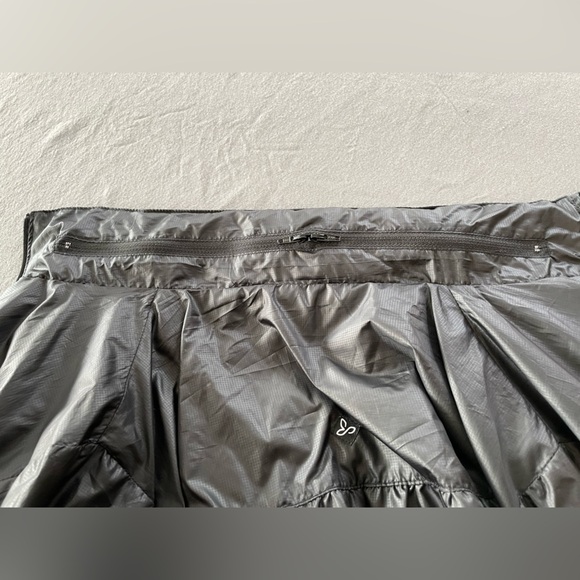 Prana.Tegan jacket w/stowable hood.EUC.Shiny black. Size:Small. No stains,tears - Picture 5 of 13